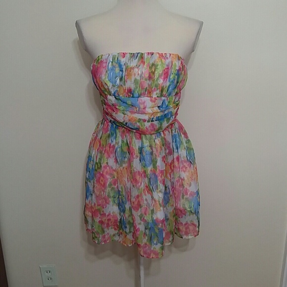 Steve Madden Dresses & Skirts - Steve Madden strapless floral watercolor dress size large
